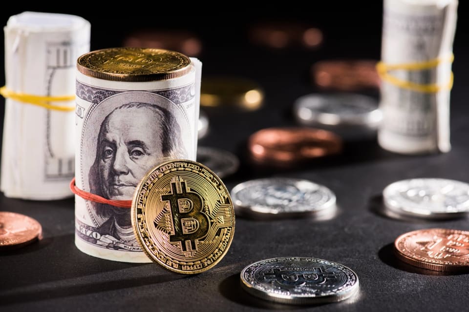 Chart showing Bitcoin price and the U.S. dollar index rising over the same period