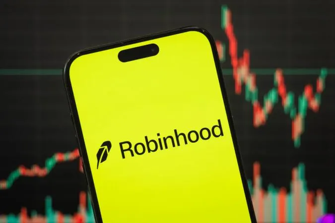 Picture from CoinDesk for: Robinhood Chain activity falls 42% as trading slowdown deepens